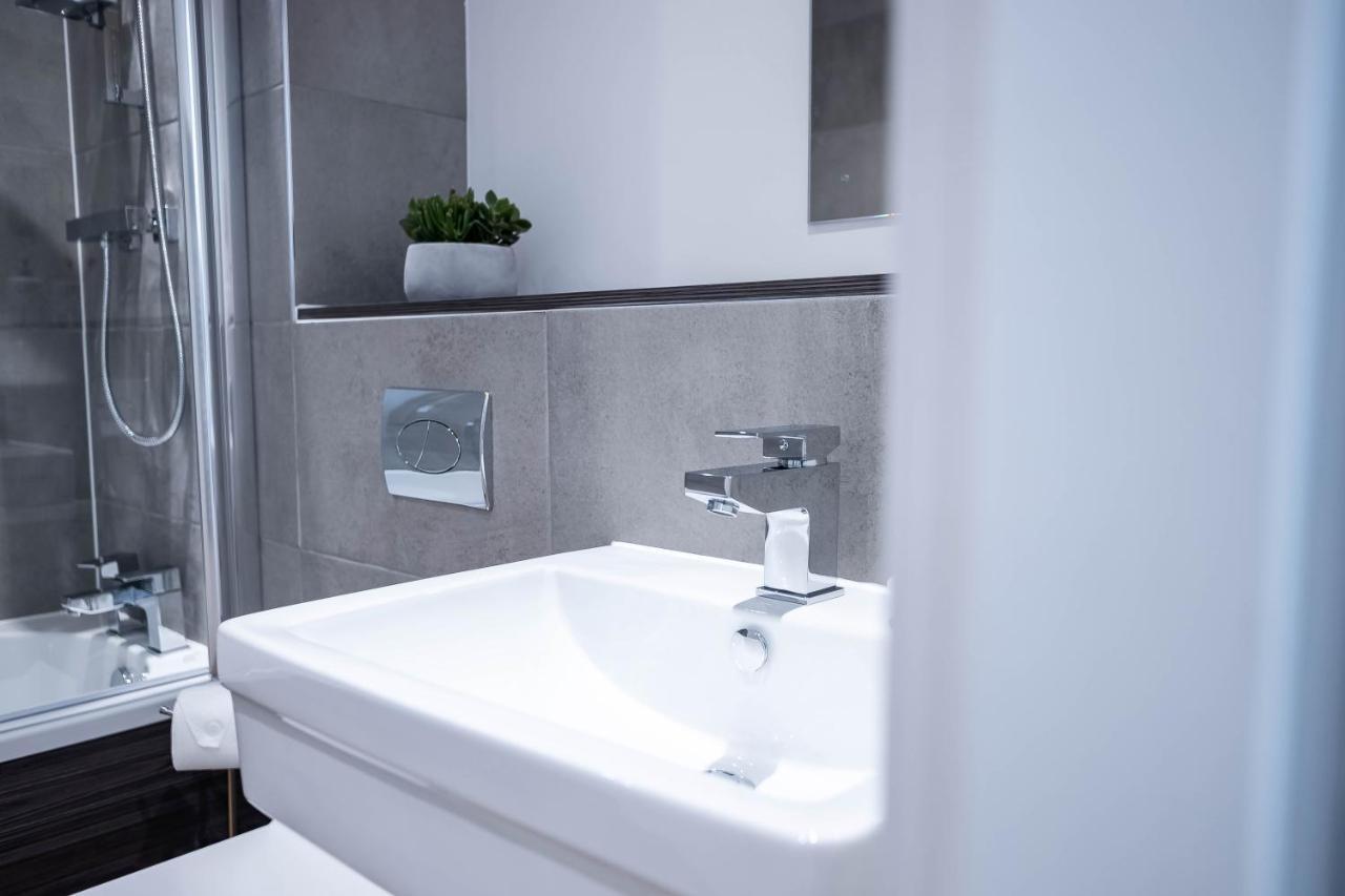 Luxe Interchange Apartment Near Old Trafford - Media City - The Quays Манчестър Екстериор снимка